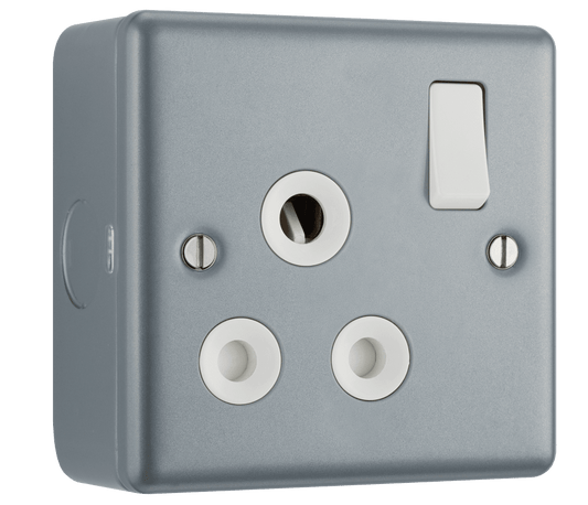 BG Metal Clad 15A, single, switched, round pin - MC599-01