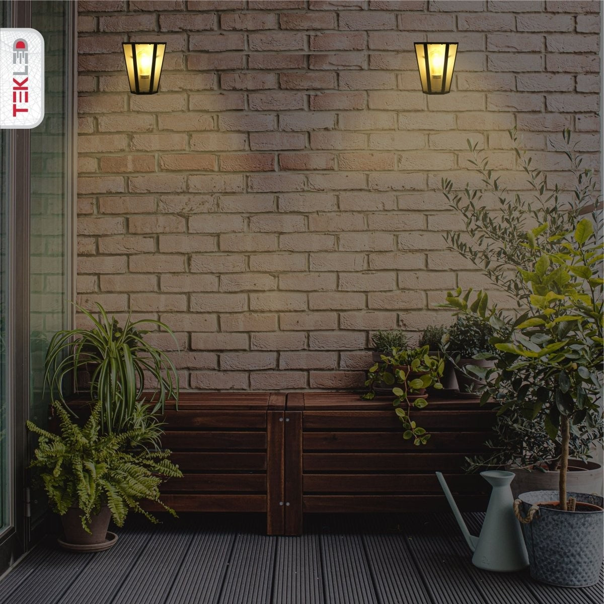 Modern Lantern Trapezium Cuboid Wall Lamp Upward Base Matt Black&White Clear Glass E27