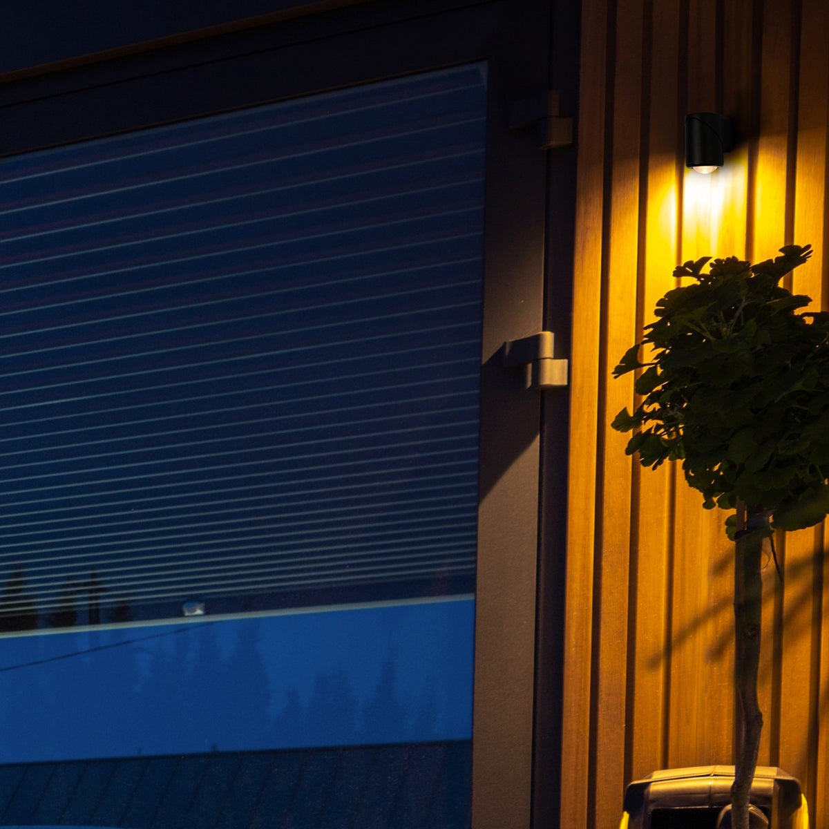 Rotatable Cylinder Outdoor LED Wall Light, Black, Narrow Beam
